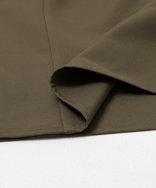 URBAN RESEARCH ROSSO（アーバンリサーチロッソ）の「ドッキングスリーブVネックワンピース（ワンピース・レディース・KHK×BRN/BL×BRONZE・FREE）」の21枚目の写真