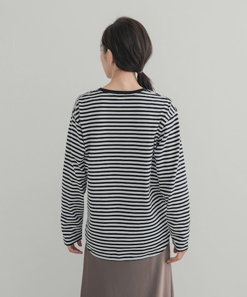 URBAN RESEARCH DOORS（アーバンリサーチドアーズ）の「コットンラウンドヘムカットソー（Tシャツ/カットソー・レディース・OFF/BORDER・S/M）」の14枚目の写真