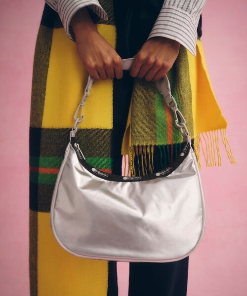 ADAM ET ROPE'（アダムエロペ）の「【LeSportsac for ADAM ET ROPE'】 PH N/S CONV HOBO (SHINE)（ショルダーバッグ・レディース・シルバー・F）」の5枚目の写真