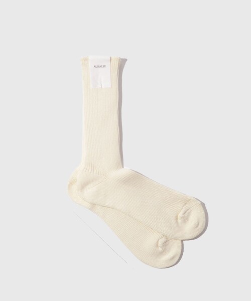 ADAM ET ROPE'(アダムエロペ)の「【AURALEE/オーラリー】COTTON LOW GAUGE SOCKS(ソックス/靴下・メンズ・ブラック/ホワイト/キナリ・F)」の2枚目の写真