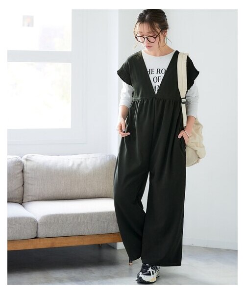 nissen（ニッセン）の「＜大きいサイズ＞フリルデザインやわらかサロペットパンツ（ゆったりヒップ）（オールインワン・サロペット・レディース・カーキ/黒・L/LL/3L/4L/5L/6L/8L/10L）」の3枚目の写真