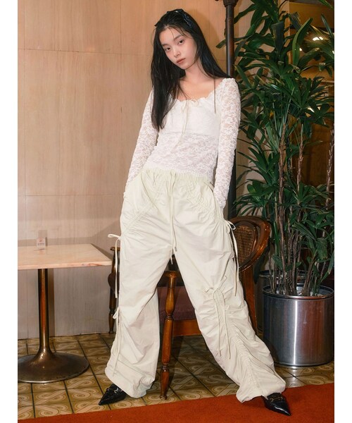 CALNAMUR（カルナムール）の「ギャザードロストパンツ（その他パンツ・レディース・ホワイト/グリーン・F）」の2枚目の写真