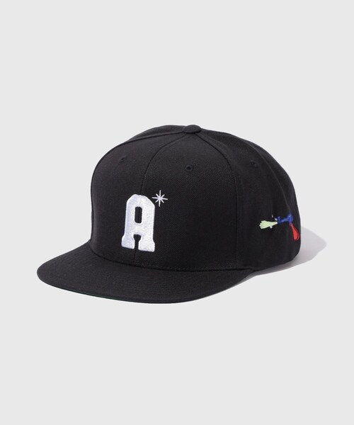 ADAM ET ROPE'(アダムエロペ)の「【Little Yarmouth/リトルヤーマス】AOI Embroidery Cap(キャップ・メンズ・ブラック・F)」の1枚目の写真