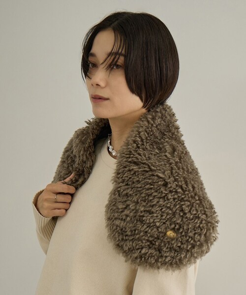 ADAM ET ROPE'（アダムエロペ）の「【HELEN MOORE（ヘレンムーア）】ラウンドアシンメトリースカーフ（ストール/ショール・レディース・ブラウン系・F）」の5枚目の写真