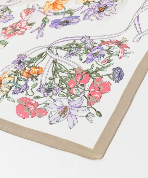 URBAN RESEARCH Sonny Label（アーバンリサーチサニーレーベル）の「大判フラワー柄スカーフ（バンダナ/スカーフ・レディース・ネイビー/ベージュ・one/One）」の5枚目の写真