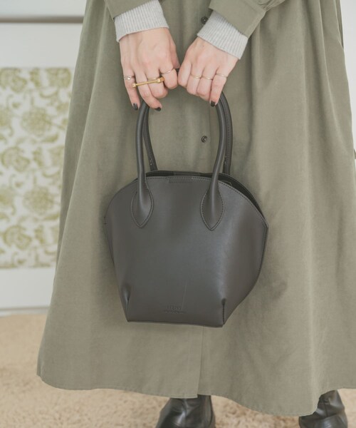 ITEMS URBANRESEARCH（アイテムズ アーバンリサーチ）の「ラウンドハンドバッグ（ハンドバッグ・レディース・BLK/BEG・-）」の4枚目の写真