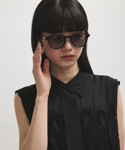 ADAM ET ROPE'（アダムエロペ）の「【WEB限定】・【定番人気】クラウンパントクリアフレームサングラス（サングラス・レディース・ブラック/ライトグレー・F）」の6枚目の写真