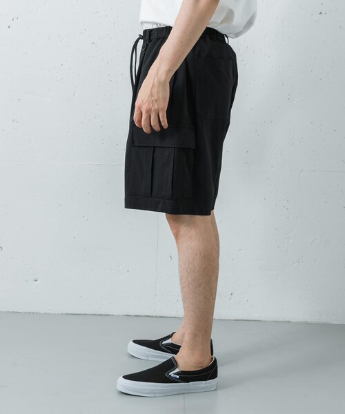URBAN RESEARCH(アーバンリサーチ)の「Wide Dad BREEZY TECH CARGO SHORTS(その他パンツ・メンズ・D.NAVY/BLACK/CHARCOAL・1/2)」の13枚目の写真