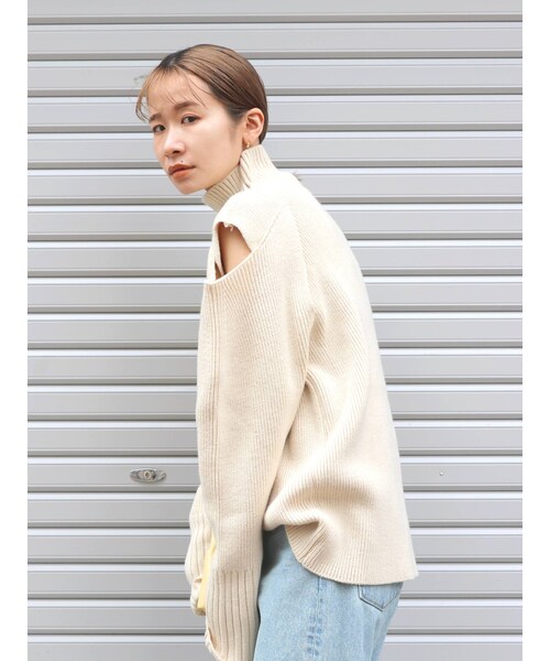 Ungrid（アングリッド）の「オープンショルダーデザインニット（ニット/セーター・レディース・ブラウン/アイボリー/ライトグレー/ブラック/オレンジ・F）」の6枚目の写真