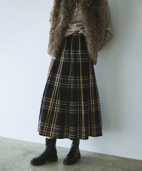 URBAN RESEARCH Sonny Label（アーバンリサーチサニーレーベル）の「タックチェックイージースカート（スカート・レディース・ブラック系/イエロー系/ブラウン系・36/38）」の4枚目の写真