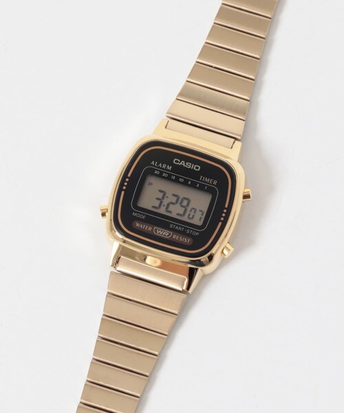 URBAN RESEARCH DOORS(アーバンリサーチドアーズ)の「CASIO メタルスクエアデジタルウォッチ(アナログ腕時計・レディース・ゴールド・-)」の5枚目の写真