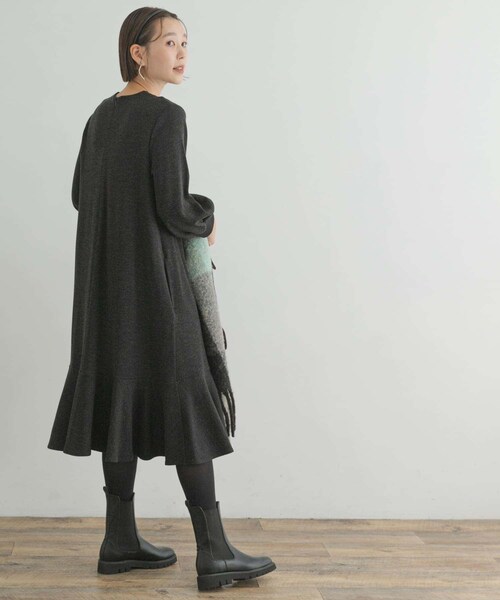 URBAN RESEARCH ROSSO（アーバンリサーチロッソ）の「『40サイズ/高身長向けも展開』F by ROSSO　裾フレアワンピース（ワンピース・レディース・L/BEIGE/BLACK/CHARCOAL/MARRON・38/40）」の21枚目の写真
