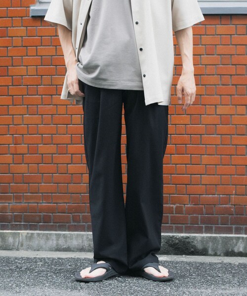ITEMS URBANRESEARCH(アイテムズ アーバンリサーチ)の「リネンレーヨン ウエストイージー トラウザー(その他パンツ・メンズ・OFF WHITE/BLACK/MOCHA/D.BLUE・M/L)」の2枚目の写真