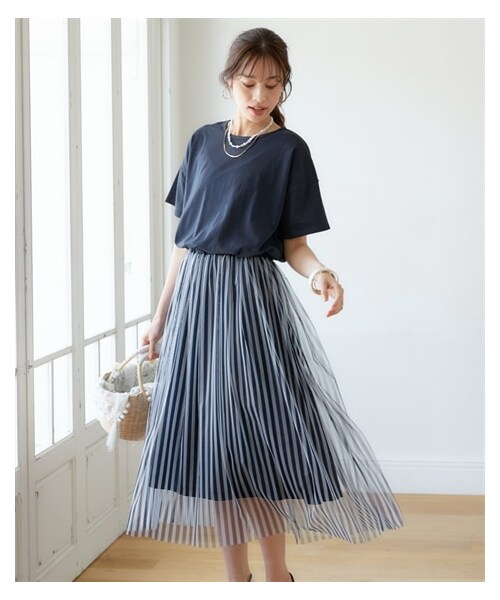 nissen（ニッセン）の「大きいサイズ異素材使いチュールプリントドッキングワンピース（ワンピース・レディース・黒×ターコイズグリーン系チェック/ネイビー×ネイビー系ストライプ/カーキグレー×ベージュ系花柄・L~LL相当/3L~4L相当/5L~6L相当/8L相当/10L相当）」の14枚目の写真