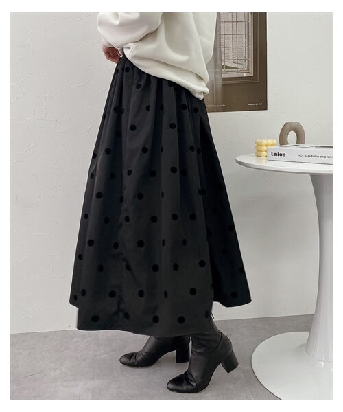 nissen（ニッセン）の「フロッキープリントドット柄ロングスカート（スカート・レディース・ブラック/ベージュ・M/L）」の5枚目の写真