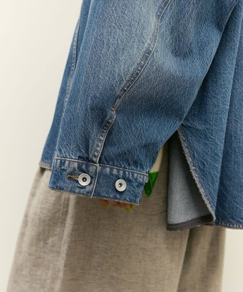 ADAM ET ROPE'(アダムエロペ)の「【サステナブル】シャツライクGジャン(デニムジャケット・レディース・ブルー系/サックス・36/38)」の16枚目の写真
