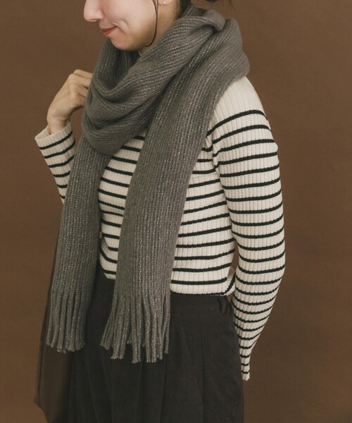 ITEMS URBANRESEARCH（アイテムズ アーバンリサーチ）の「グリッターソフトラッセルストール（マフラー・レディース・IVO/CHA/LVD・-）」の2枚目の写真