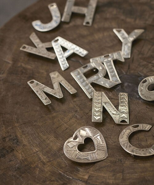 ADAM ET ROPE'（アダムエロペ）の「【TUAREG（トゥアレグ）for SALON】ブローチ&ネックレスK（ブローチ/コサージュ・レディース・シルバー・F）」の7枚目の写真