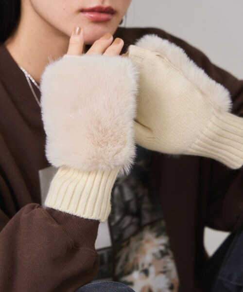 VIS（ビス）の「フィンガーレスファーアームウォーマー（手袋・レディース・キナリ/ベージュ・F）」の3枚目の写真