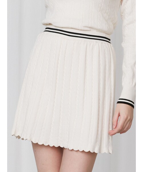 CALNAMUR（カルナムール）の「MINI CABLE LINE KNIT SK/ミニケーブルライクニットミニスカート（スカート・レディース・アイボリー/ライトグレー/ブラック/グレー/ネイビー・F）」の2枚目の写真