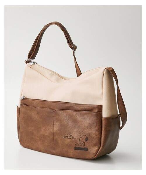 nissen（ニッセン）の「スヌーピー　１２ポケットハーフムーン型バイカラーショルダーバッグ（A４対応）（ショルダーバッグ・メンズ・ブラウン×アイボリー・Y）」の2枚目の写真