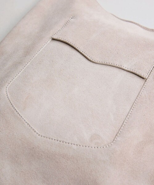 ADAM ET ROPE'（アダムエロペ）の「【NICENESS/ナイスネス】S.O.LOWE-MIDI（ショルダーバッグ・メンズ・キナリ/キャメル・F）」の5枚目の写真