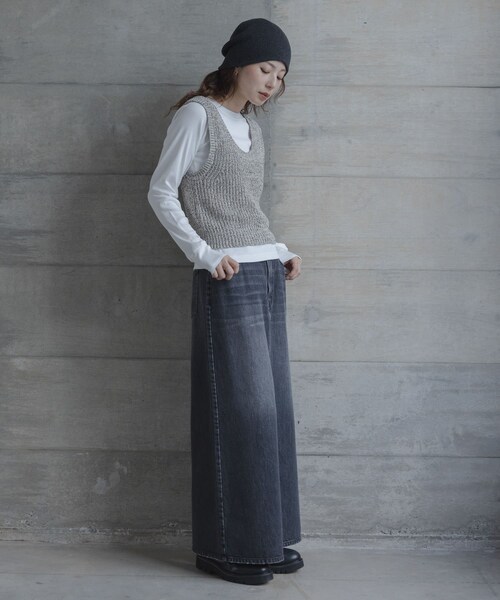 URBAN RESEARCH Sonny Label（アーバンリサーチサニーレーベル）の「メランジテープヤーンUネックニットベスト（ベスト・レディース・グレー系/ベージュ系・Free）」の10枚目の写真