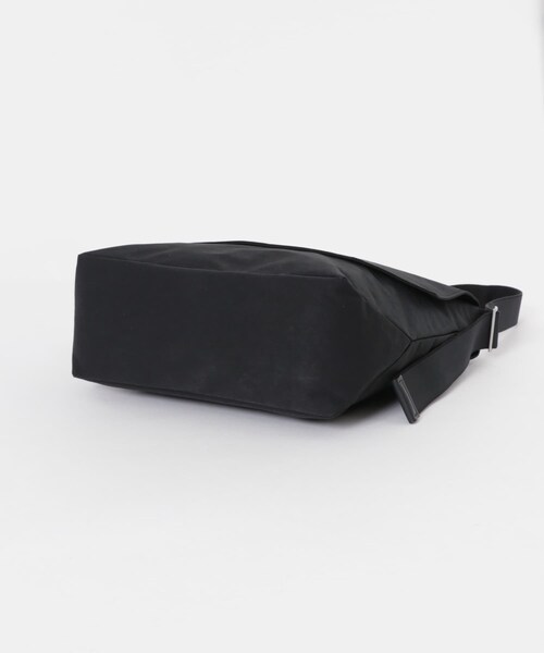 URBAN RESEARCH（アーバンリサーチ）の「Hender Scheme　flap shoulder big（ショルダーバッグ・メンズ・black/beige/khaki・FREE）」の7枚目の写真