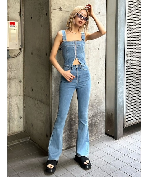 EMODA（エモダ）の「デニムフレアジップサロペット（つなぎ/オールインワン・レディース・ブラック/ブルー/インディゴ・S/M）」の3枚目の写真