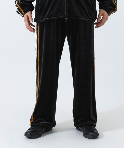 URBAN RESEARCH（アーバンリサーチ）の「The DUFFER N NEPHEWS　VELOUR TRACK PANTS（その他パンツ・メンズ・BLACK/NAVY・S/M）」の5枚目の写真