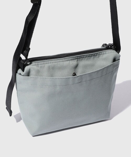 ADAM ET ROPE'(アダムエロペ)の「【THE NORTH FACE Purple Label】Field Small Shoulder Bag(ショルダーバッグ・メンズ・ブラック/チャコール/カーキ・F)」の13枚目の写真