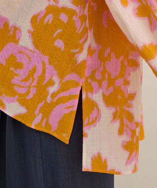 ROPE'（ロペ）の「【DEVEAUX（デヴォー）】別注ボカシフラワーボリュームスリーブブラウス/洗える（シャツ/ブラウス・レディース・ブラウン系/オレンジ系・F）」の22枚目の写真