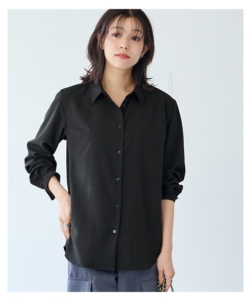 nissen（ニッセン）の「さらりとろけるレギュラーカラーシャツ（防しわ・吸汗速乾）＜大きいサイズ有＞（シャツ/ブラウス・レディース・サンドベージュ/ミスティーカーキ/オフホワイト/グレージュ/黒/セージグリーン/チャコール・L/LL/3L/4L/5L/6L/8L/10L/S/M）」の6枚目の写真