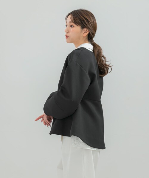 URBAN RESEARCH ROSSO（アーバンリサーチロッソ）の「『WEB限定』デザインボタンペプラムツイルジャケット（ノーカラージャケット・レディース・IVORY/BLACK・Free）」の19枚目の写真