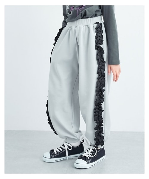 nissen（ニッセン）の「サイドフリルスウェットパンツ（女の子）（パンツ・キッズ・ブラック×グレーフリル/グレー×ブラックフリル・120）」の2枚目の写真