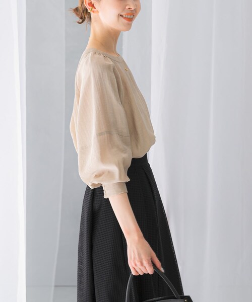 URBAN RESEARCH ROSSO（アーバンリサーチロッソ）の「2WAYギャザースリーブブラウス（シャツ/ブラウス・レディース・CHARCOAL/L/BEIGE/YELLOW・FREE）」の20枚目の写真