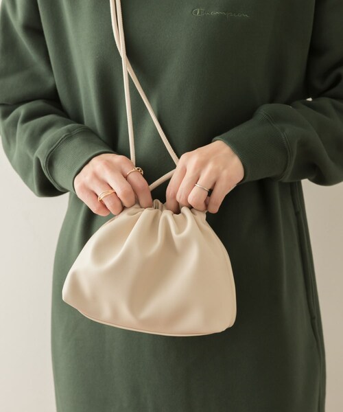 URBAN RESEARCH Sonny Label（アーバンリサーチサニーレーベル）の「スムースギャザーポシェット（ショルダーバッグ・レディース・エクリュ/ニュアンスイエロー/ブラック・one）」の4枚目の写真