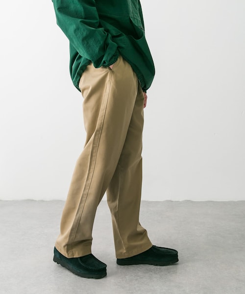 URBAN RESEARCH DOORS（アーバンリサーチドアーズ）の「『イージーケア』『速乾』2タックワイドチノパンツ（チノパンツ・メンズ・OFF/BEIGE/D.NAVY・M/L）」の2枚目の写真