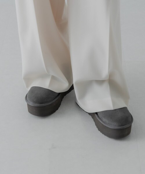 URBAN RESEARCH（アーバンリサーチ）の「UGG　ULTRA MINI PLATFORM（ブーツ・レディース・CHARCOAL/BLACK/CHESTNUT・22/23/24/25）」の14枚目の写真