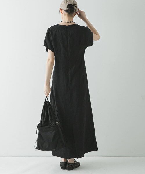 URBAN RESEARCH(アーバンリサーチ)の「フレンチスリーブリネンワンピース(ワンピース・レディース・BEIGE DOT/BEIGE/BLACK・36/38)」の7枚目の写真