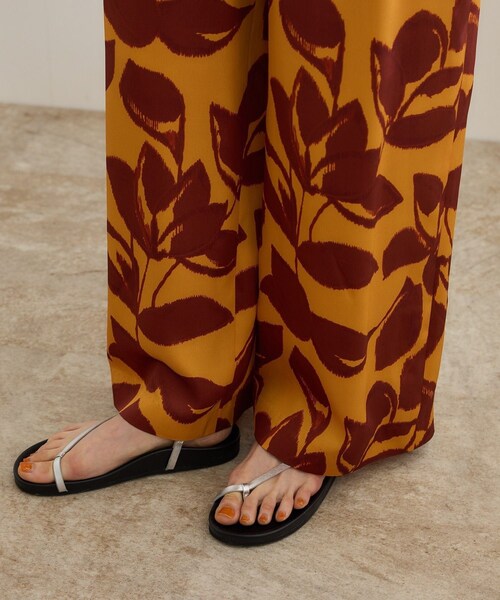 ROPE'(ロペ)の「DEVEAUXジオメトリックフラワーイージーワイドパンツ(その他パンツ・レディース・ブラック/オレンジ・36/38)」の18枚目の写真