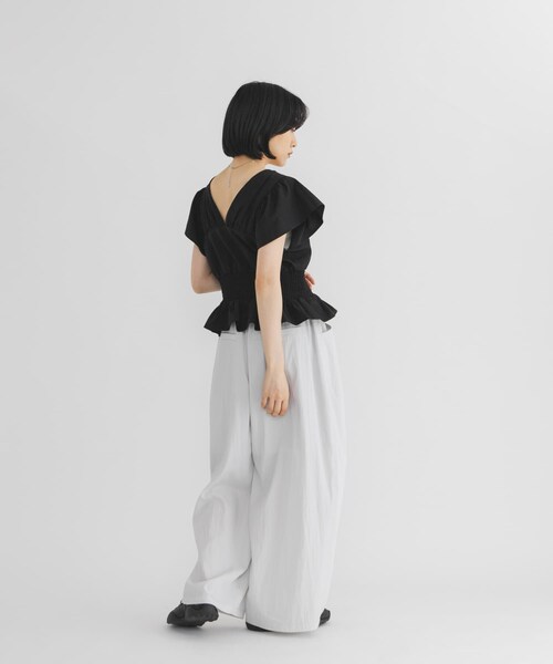 KBF（ケイビーエフ）の「フリルスリーブシャーリングブラウス（シャツ/ブラウス・レディース・IVORY/BLACK/CHALK・One）」の20枚目の写真