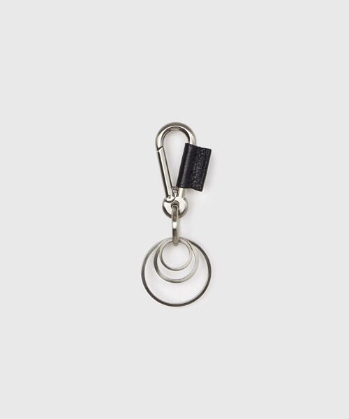 ADAM ET ROPE'（アダムエロペ）の「【HenderScheme/エンダースキーマ】Karabiner（キーホルダー・メンズ・ブラック/キナリ・F）」の3枚目の写真