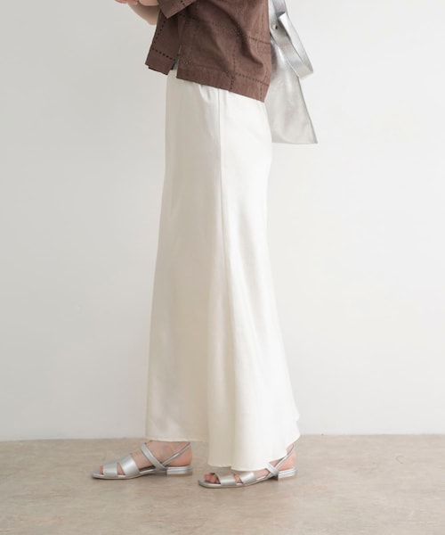 ITEMS URBANRESEARCH(アイテムズ アーバンリサーチ)の「ストレッチサテンスカート(スカート・レディース・WHT/BLK/BRN・Free)」の6枚目の写真