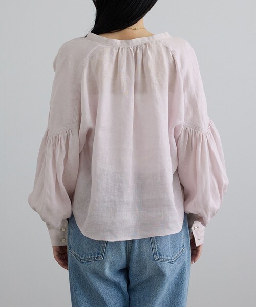 ADAM ET ROPE'(アダムエロペ)の「ヨーロピアンリネンクロップドギャザーブラウス(シャツ/ブラウス・レディース・ピンク・F)」の9枚目の写真
