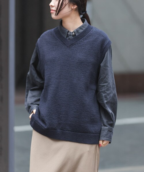 URBAN RESEARCH DOORS（アーバンリサーチドアーズ）の「FORK&SPOON　テープヤーンVネックニットベスト（ベスト・レディース・NAVY/IVORY・1）」の3枚目の写真
