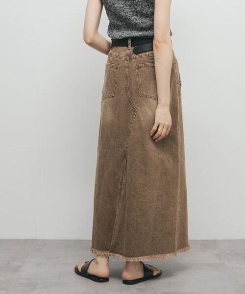 KBF（ケイビーエフ）の「バックスリットデニムスカート（デニムスカート・レディース・FADE BLUE/L.BLUE/BROWN・one）」の7枚目の写真