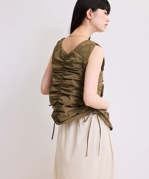 ADAM ET ROPE'（アダムエロペ）の「【WEB限定】シャーリングジレ（ベスト・レディース・ブラック/オフホワイト/ブラウン・F）」の11枚目の写真