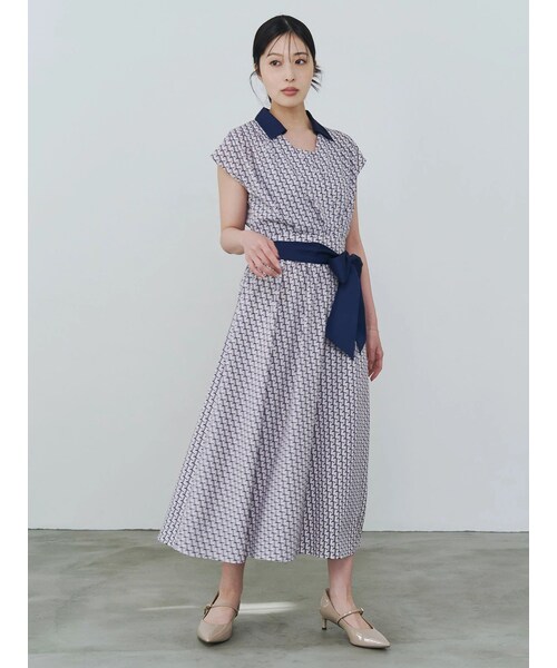 TONAL（トーナル）の「Tモノグラムカシュクールフレンチワンピース（ワンピース・レディース・アイボリー/ネイビー・M）」の2枚目の写真
