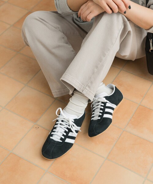 URBAN RESEARCH DOORS(アーバンリサーチドアーズ)の「adidas TOKYO(スニーカー・レディース・コアブラック・23.5/24/24.5)」の1枚目の写真